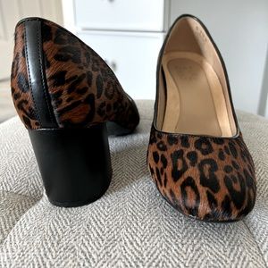 Naturalizer block heel pump